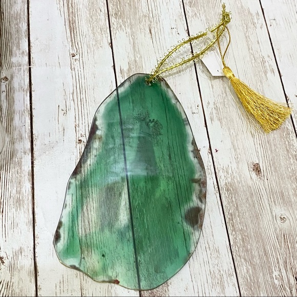 Dillard’s TRIMSETTER 2-pack Faux Agate Slice Large Christmas Ornament - Picture 2 of 10